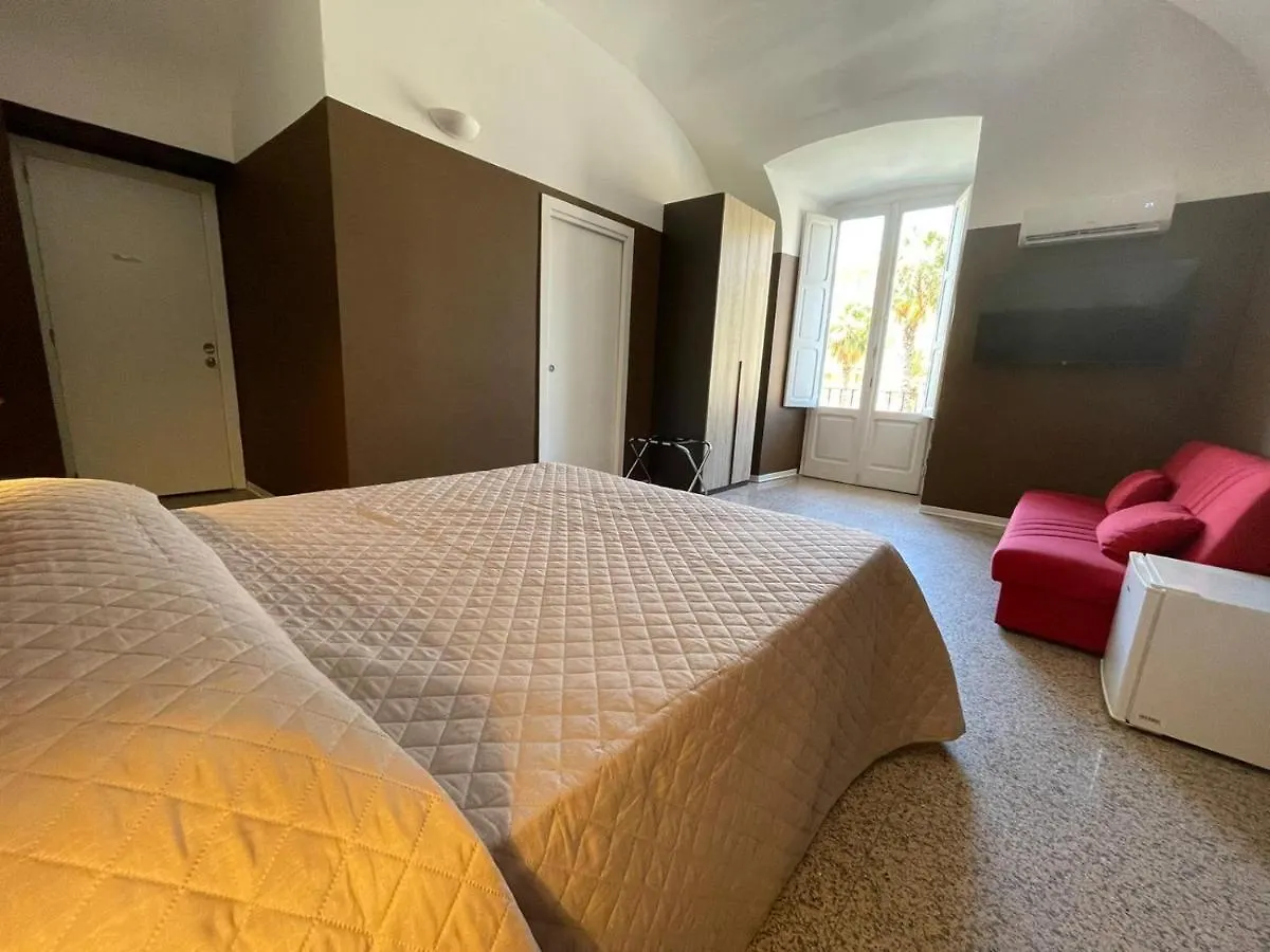 Cconforthotels R&B Central Rooms Bari 0*,  Itália